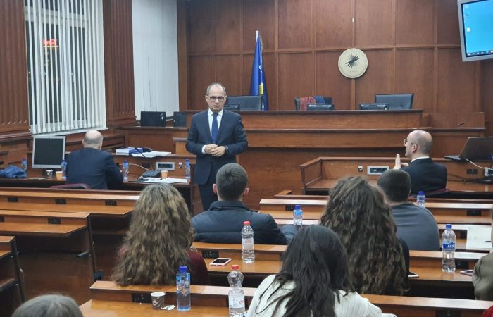 Lecture on “Justice Reform” to law students in Pristina by the Rector of UT