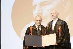 P1001070