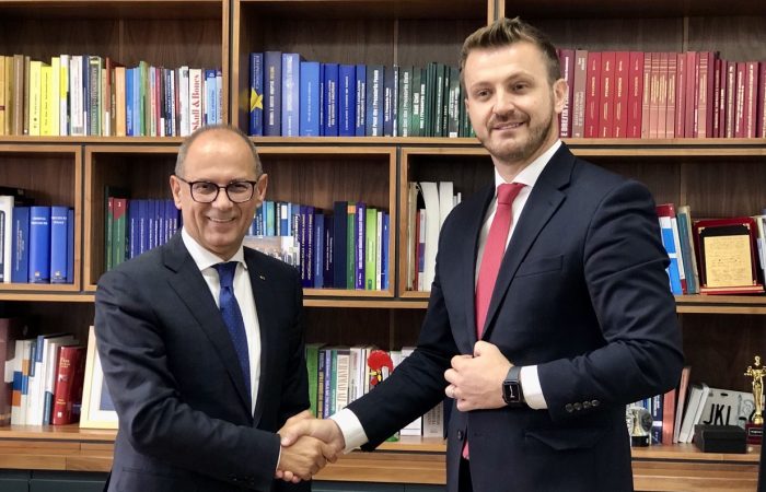 Rektori i Universitetit të Tiranës: Mirëpresim dhe mbështesim studentët shqiptar nga Mali Zi