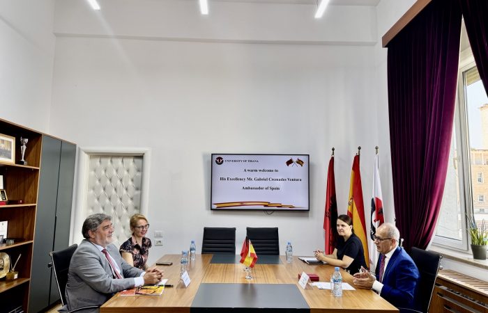 Takim me Ambasadorin e ri të Spanjës në Shqipëri në Universitetin e Tiranës