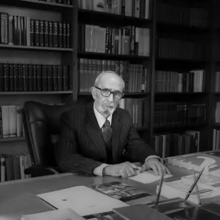 Universiteti i Tiranës shpreh pikëllimin e thellë për ndarjen nga jeta të akademikut të shquar Rexhep Qosja, një prej figurave më të rëndësishme të mendimit intelektual dhe jetës akademike shqiptare.