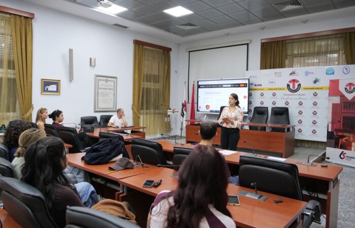 Sot, Dr. Erida Elmazi, Drejtore e Kërkimit Shkencor, Projekteve dhe Marrëdhënieve me Jashtë, së bashku me personelin e Zyrës së Marrëdhënieve me Jashtë, mirëpriti studentët ndërkombëtarë që do të zhvillojnë mobilitetin e tyre akademik në Universitetin e Tiranës në kuadër të programit Erasmus+.